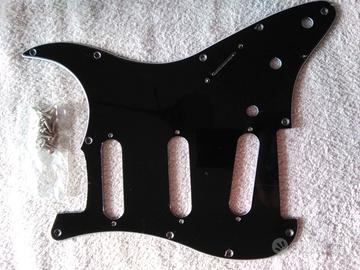 Battipenna Stratocaster SSS Nero 11 fori