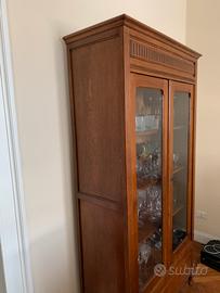 Mobile antico a Vetrina