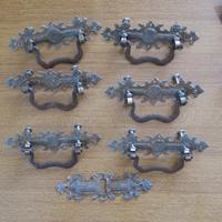 6 antiche maniglie ferro piu' 1 bocchetta per mobi