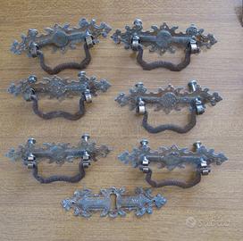 6 antiche maniglie ferro piu' 1 bocchetta per mobi