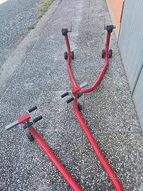 Cavalletti per tenere sollevato moto
