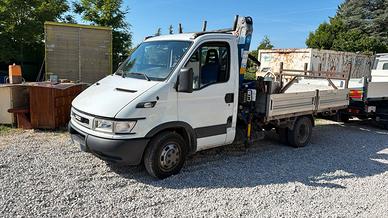 iveco Daily con gru PM3