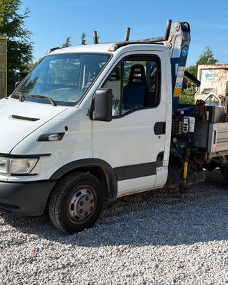 iveco Daily con gru PM3