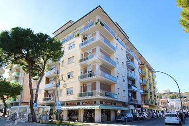 4 LOCALI A PORTO SAN GIORGIO