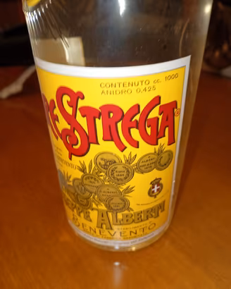 Bottiglia storica  liquore Strega