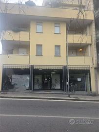 CANTU' Via Milano affittiamo NEGOZIO