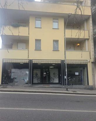 CANTU' Via Milano affittiamo NEGOZIO