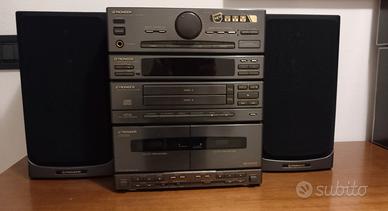 Stereo Pioneer con radio,2 CD ,2 musicassette 