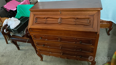 Ribalta scrivania in stile antico con cassetti