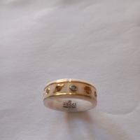 Anello Gucci 18 carati con pietre Taglia 12 