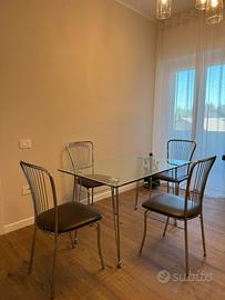 Tavolo in vetro 130x80 cm con 4 sedie abbinate