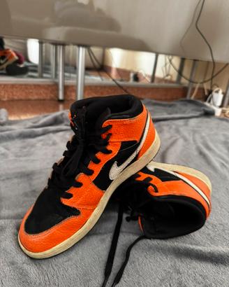 Jordan Mid Nere ed Arancione Taglia 38