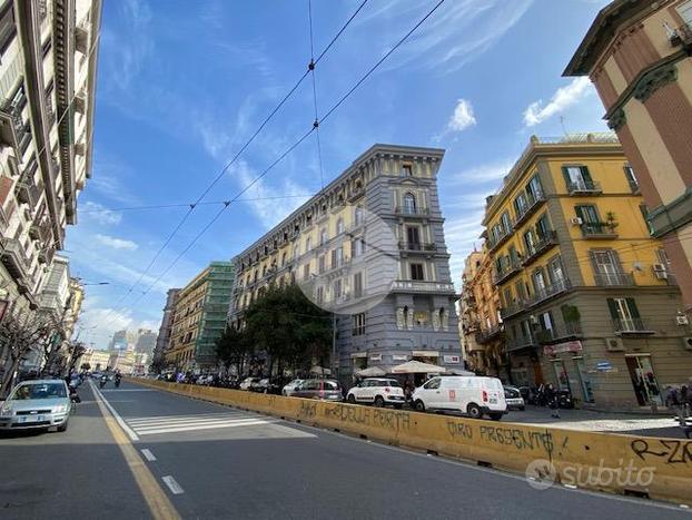 MULTILOCALE A NAPOLI