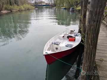 barca a motore o vela