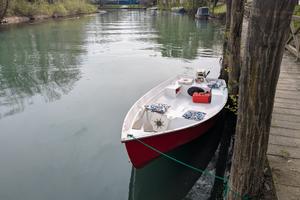 barca a motore o vela
