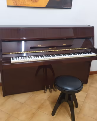 Pianoforte Yamaha U1 - verticale
