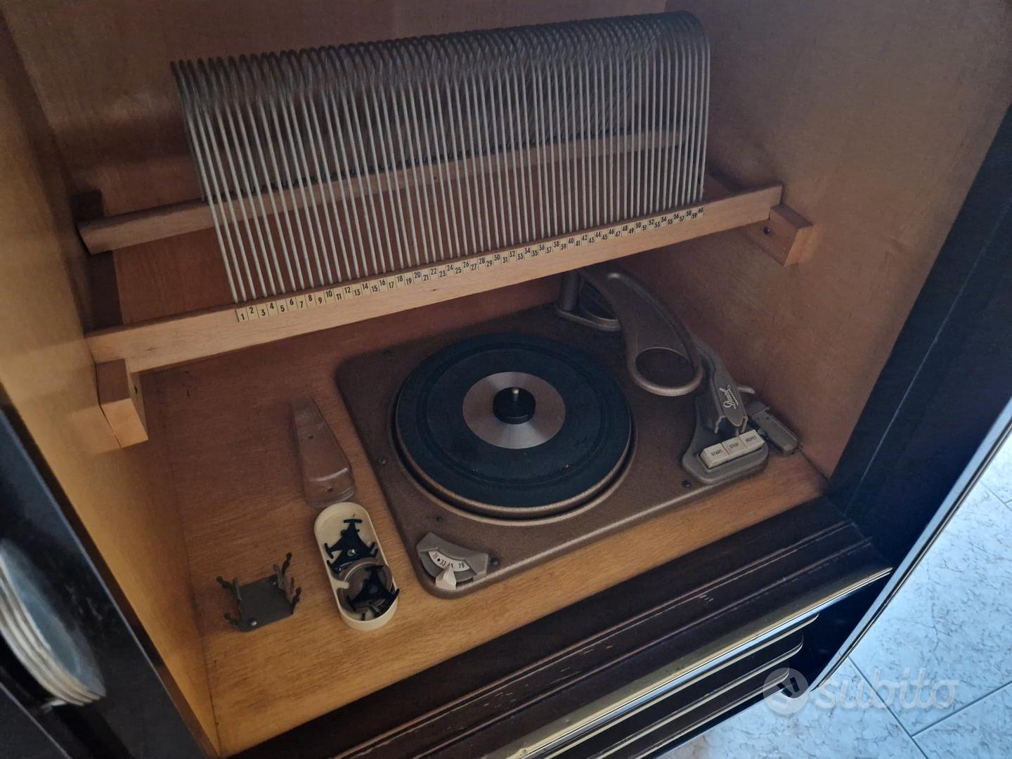 mobile vintage con radio - Arredamento e Casalinghi In vendita a Brindisi