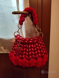 borsa marshmallow velluto rosso 