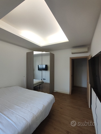 Stanza con letto matrimoniale a Cinisello