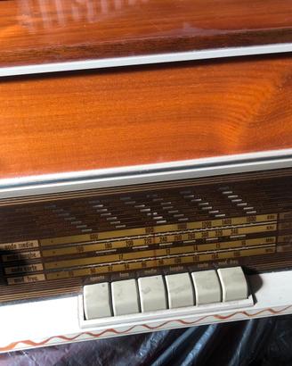 Radio d'epoca a valvole Radiomarelli anni '60
