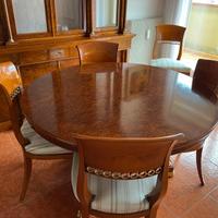 Tavolo da pranzo con sedie