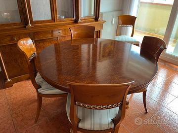 Tavolo da pranzo con sedie