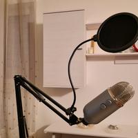 Microfono Blue Yeti Grigio + Asta + LED