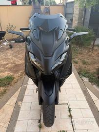TMAX 560