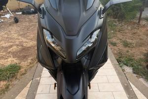 TMAX 560