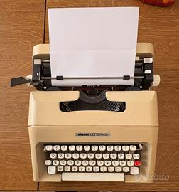 Macchina da scrivere Olivetti mod Lettera 35