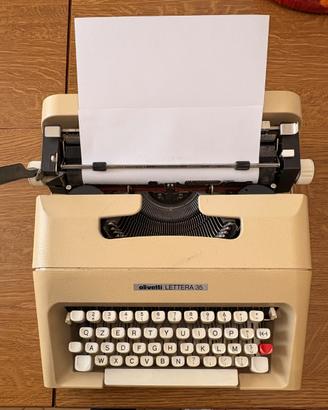Macchina da scrivere Olivetti mod Lettera 35