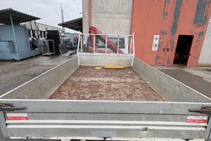 Camion con gru patente B