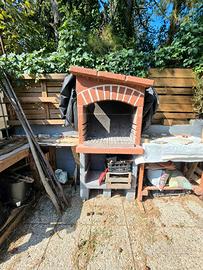 Barbecue a legna o carbonella in cemento.