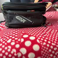 Borsa serbatoio GIVI con calamite