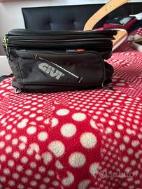 Borsa serbatoio GIVI con calamite