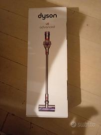 aspirapolvere dyson v8