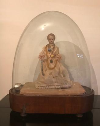 Madonna in cera con campana in vetro