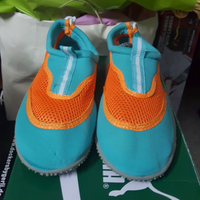 Scarpe in gomma per il mare