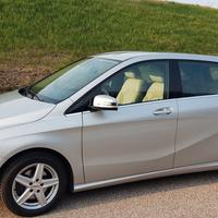 MERCEDES-BENZ B200 PREMIUM - FULL OPTIONAL
