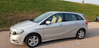 MERCEDES-BENZ B200 PREMIUM - FULL OPTIONAL