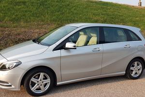 MERCEDES-BENZ B200 PREMIUM - FULL OPTIONAL