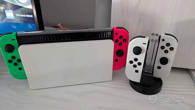 Nintendo Switch Oled bianca + 2 joycon fluo