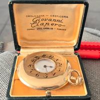 
HAUSMANN IN ORO CON MONOGRAMMA DI VIT