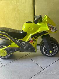 Moto primi passi bambino