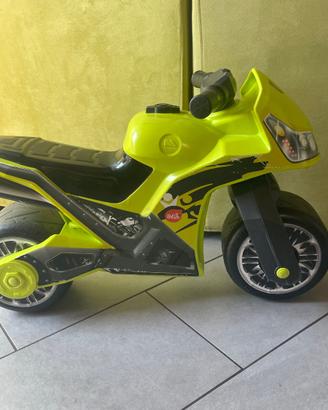 Moto primi passi bambino