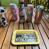 COCA COLA 4 lattine firmate 1 bottiglia 1 vassoio