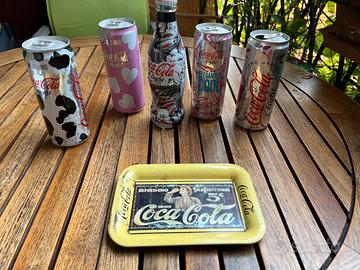 COCA COLA 4 lattine firmate 1 bottiglia 1 vassoio