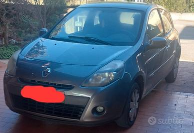RENAULT Clio - 2011