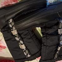 Abbigliamento da neve  tuta guanti e scarponi 