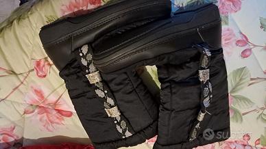 Abbigliamento da neve  tuta guanti e scarponi 